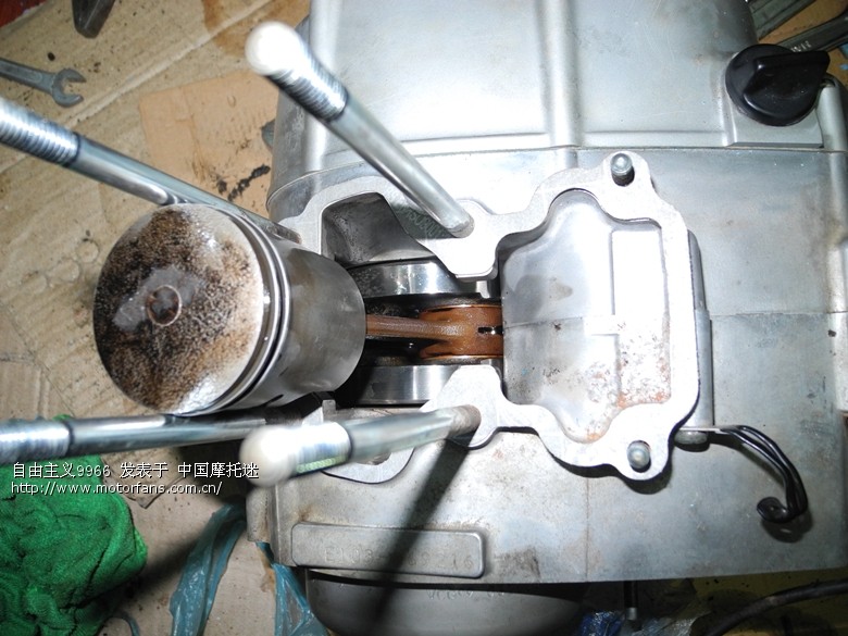 请两冲程摩迷看看我的两台极品AX100A发动机
