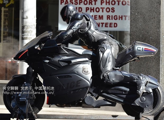 机械战警,这车和这衣服,无敌了吧! - 摩托车论坛