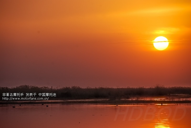 单车欲问边,属国过居延。大漠孤烟直,长河落日