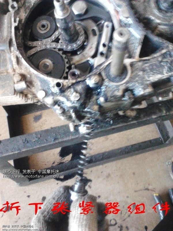不拆发动机怎样换小链涨紧器? - 维修改装 - 摩