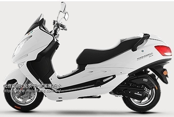 中能250水冷踏板怎么样?骑过的来说说!顶起来