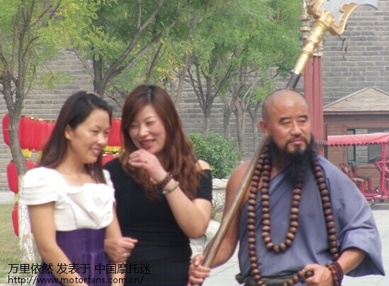 昨天增驾成功,今日摩旅东平,巧遇包公剧组,欲上