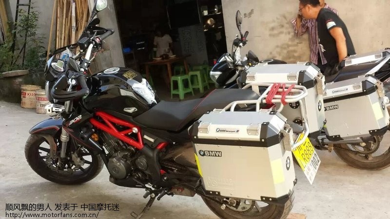 哪位还是小黄龙300装了边包车友边箱呢?-摩马车钉图片
