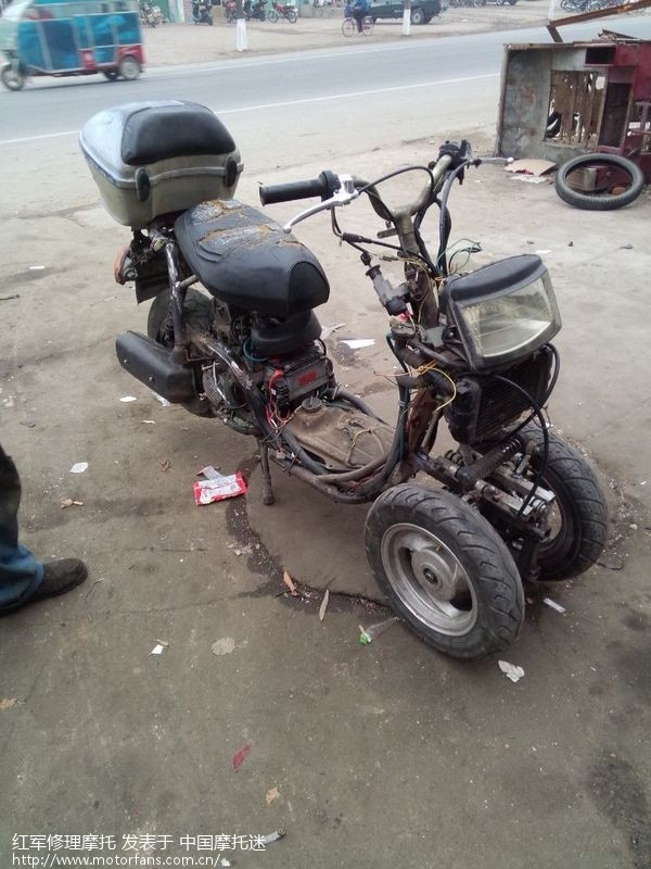 巧用踏板减速箱自制转弯可侧倾倒三轮。重新减