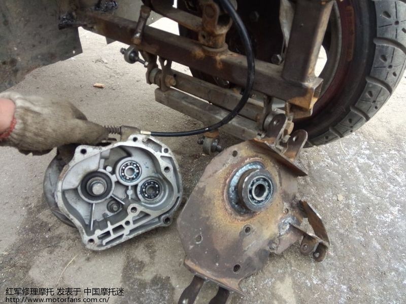 巧用踏板减速箱自制转弯可侧倾倒三轮。重新减