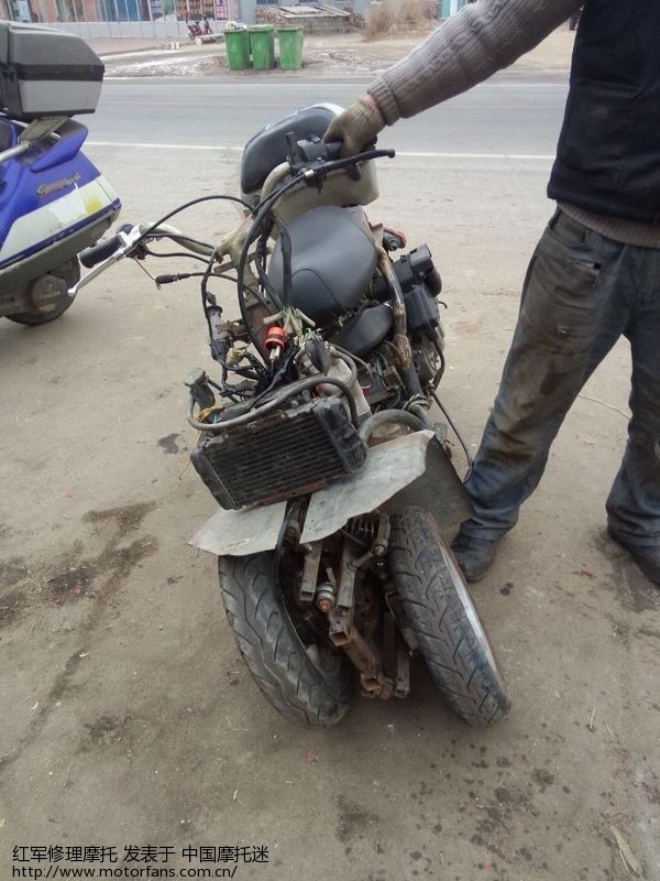 巧用踏板减速箱自制转弯可侧倾倒三轮。重新减