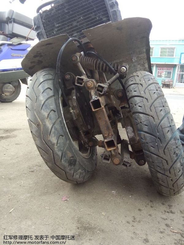 巧用踏板减速箱自制转弯可侧倾倒三轮。重新减