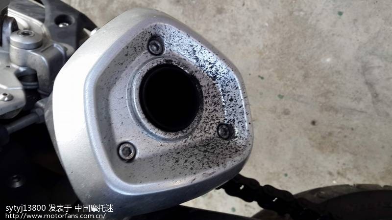 lx650排气管有黑色油渍是什么原因 - 摩托车论