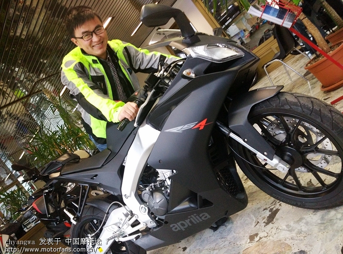 2015青蛙海外直播试驾阿普利亚RS4和SR. - 进