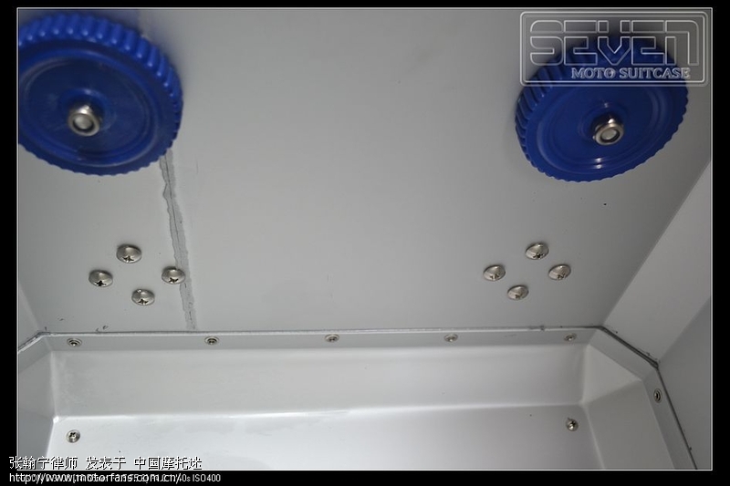 探讨:摩托车边箱快拆快挂机构哪种方式强度好