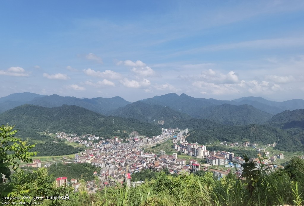 云台山下的马路镇