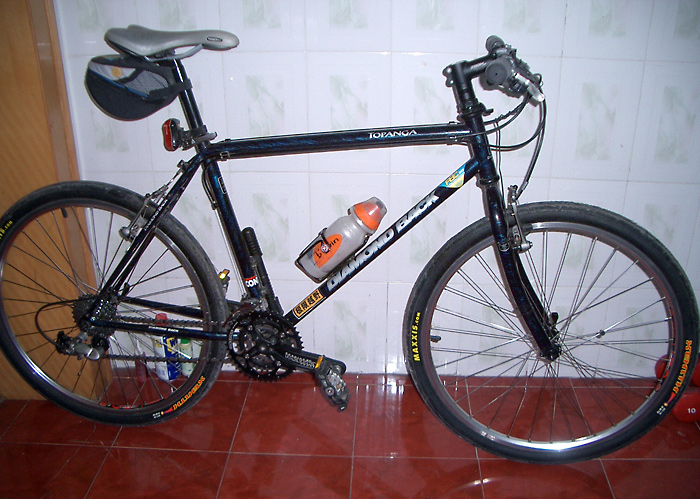 车队第一批队标已经放到张震店里 - 自行车论坛