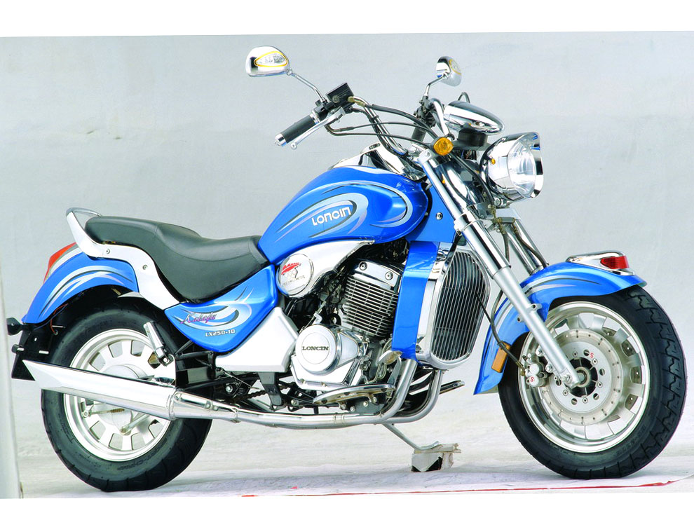 隆鑫的新车很漂亮。叫做卡拉夫王子。型号是L