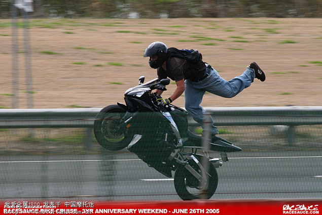 看外国人是怎样玩车的 - 摩托车论坛 - 摩托车论