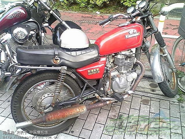 请仔细想下 看出这辆车有什么问题来了没有? 