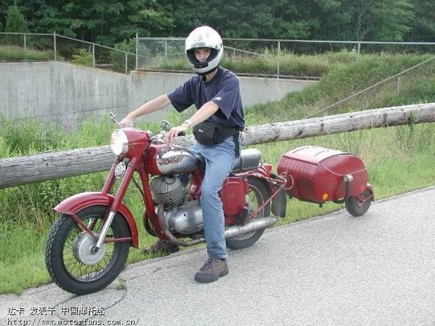 梦想1800/2007-09-19   :  :   /4楼/    jawa摩托有这种带拖斗的车