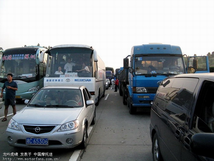 京珠高速油罐车爆炸交通中断 - 江西摩友交流区