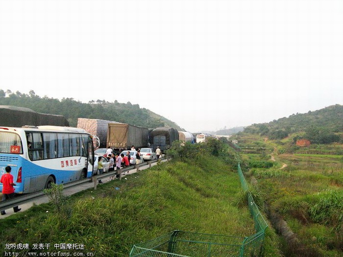 京珠高速油罐车爆炸交通中断 - 江西摩友交流区