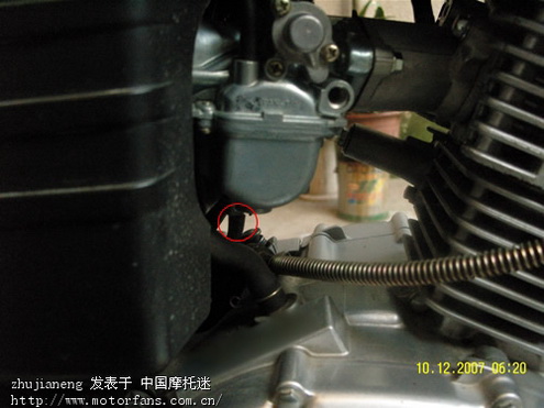 问一下,化油器下面的这根管子看什么的,见图 -