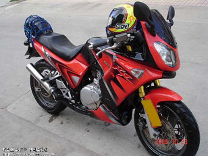 朋友们15000元能不能买250的公路跑车 - 摩托