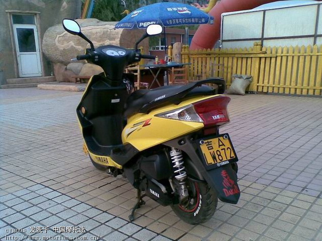 请问踏板车,男装车每升油大概能跑多少公里比