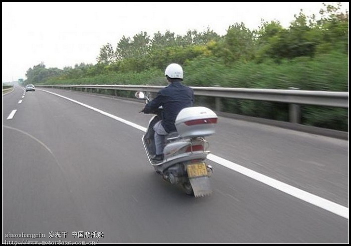 安徽芜湖强人踏板车上高速!有照片! - 摩托车论