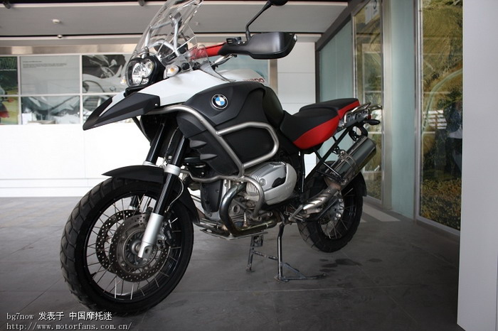 鑫源杯出来,去了重庆BMW摩托专卖店,试驾了G