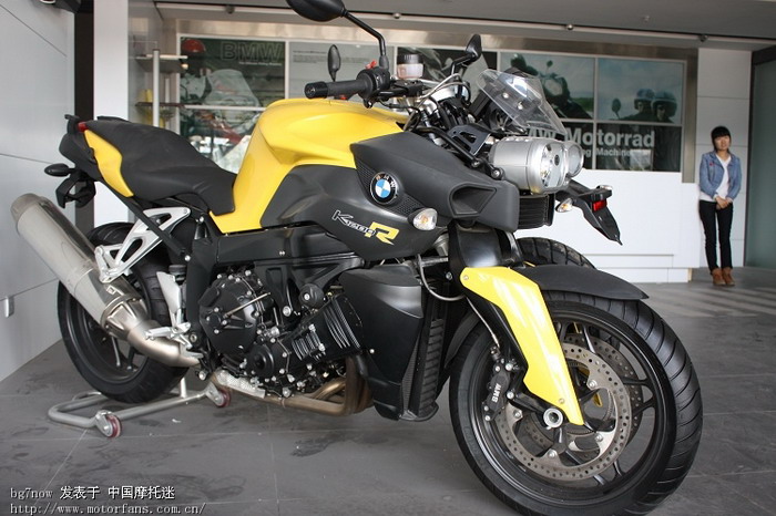 鑫源杯出来,去了重庆BMW摩托专卖店,试驾了G