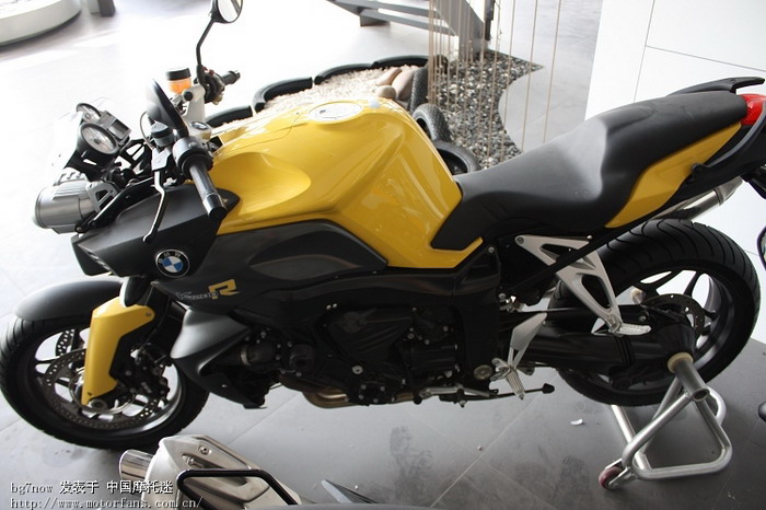 鑫源杯出来,去了重庆BMW摩托专卖店,试驾了G