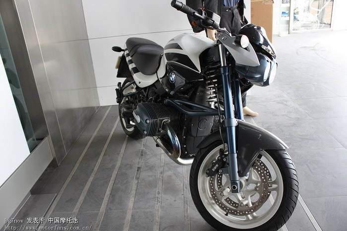 鑫源杯出来,去了重庆BMW摩托专卖店,试驾了G