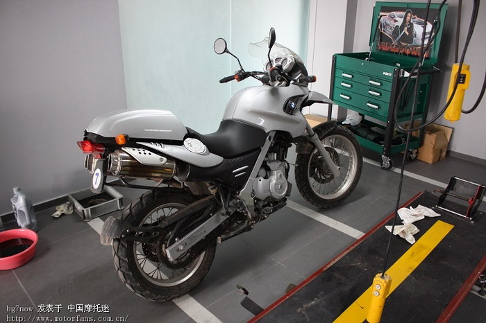 鑫源杯出来,去了重庆BMW摩托专卖店,试驾了G