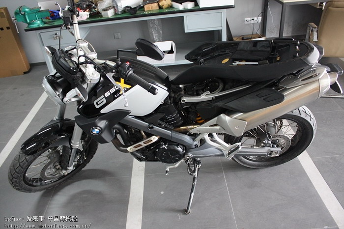 鑫源杯出来,去了重庆BMW摩托专卖店,试驾了G