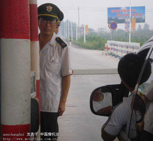 射阳收费站一幕!哈哈~看看司机如何整蛊收费站