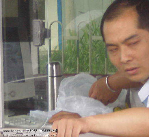 射阳收费站一幕!哈哈~看看司机如何整蛊收费站