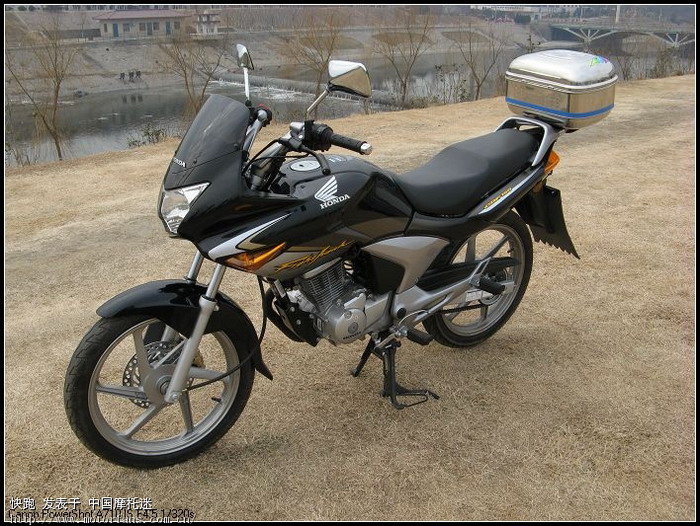 战鹰装什么样的尾箱? - 新大洲本田 - 摩托车论