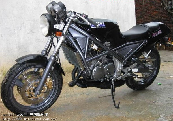 120了,在跑道上飞奔得来的,旁边用激光测速仪