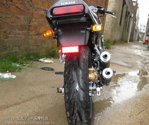 120了,在跑道上飞奔得来的,旁边用激光测速仪