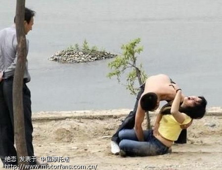 各抒己见 这女的犯了什么错? - 摩托迷闲聊 - 摩