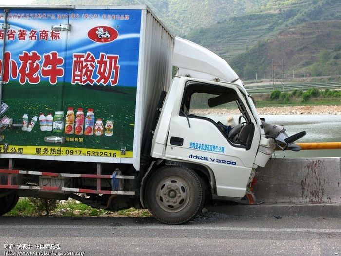 5月3日看到的一起交通事故 警钟长鸣! - 陕西摩