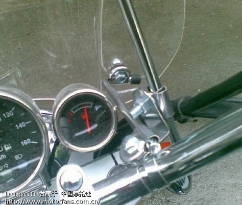 邮购了gz125的前挡风玻璃,弄半天没搞好,谁装