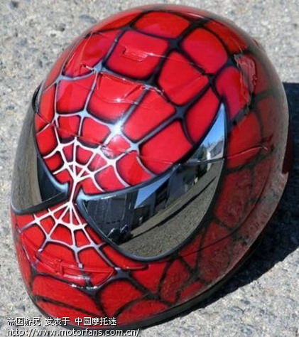 改装的安全帽 独一无二的款式 凸显骑士的个人