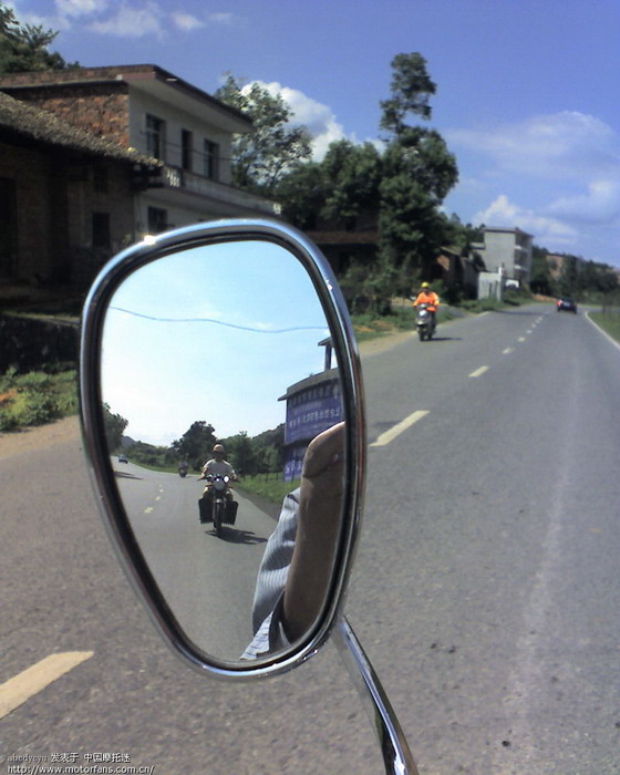 6月27日宜春摩友到西村大村村看划龙船比赛 -