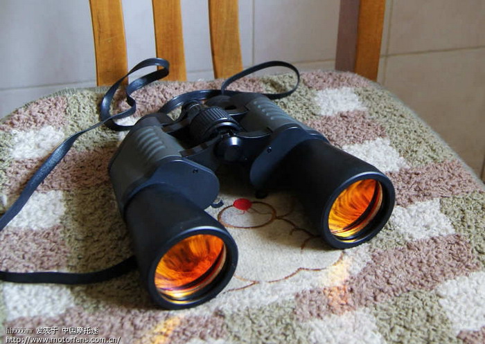 开摩托车速度快的时候可以脖子上佩戴望远镜吗