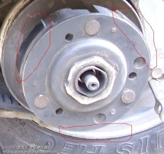 请问各位大大,起步后轮有点抖,架起空转传动箱