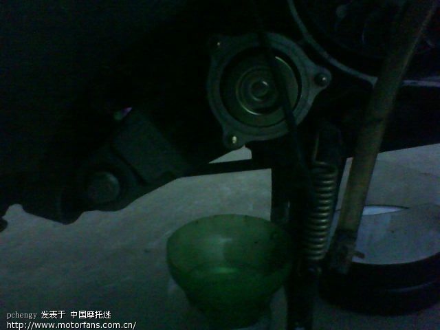 星星换机油.机滤和齿轮油时,发现传动箱皮带很