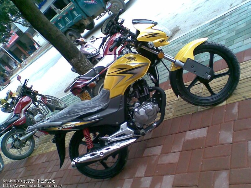 脚刹杆在排气管上方还是下方有什么区别 - 摩托