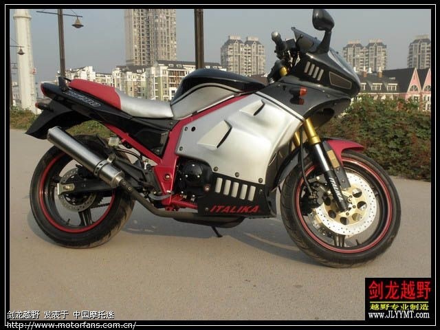 IRT200跑车,超经典的黑红配 - 天下大排 - 摩托车