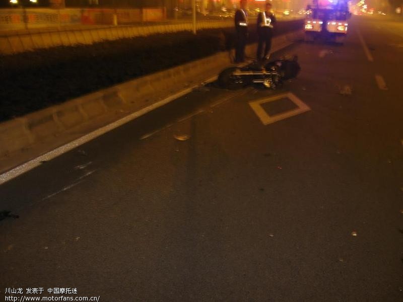 广东江门宝马司机醉酒追尾撞大地鹰王 - 广东摩