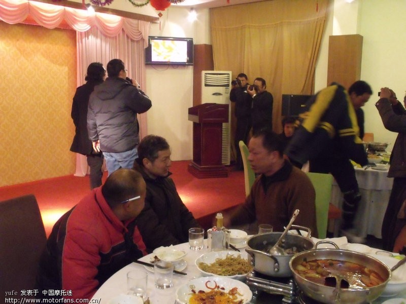 是一首"傲包相会",草原上的歌曲,腾格尔和刀郎都唱过的,好听,
