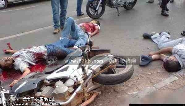 看看外国警察(便衣)是怎么对付飞车贼的,停着的